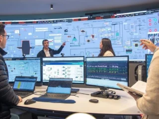 Gold Fields inaugura su primer Centro de Monitoreo Remoto 24/7 para la operación Salares Norte