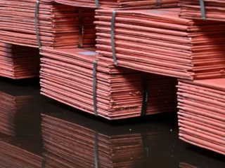 UBS ajusta proyecciones del cobre: déficit y alza de precios anticipados