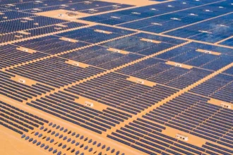 China instala gigantesca planta solar en desierto, liderando transición energética global