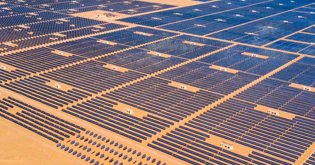 China instala gigantesca planta solar en desierto, liderando transición energética global