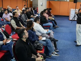 Codelco impulsa transformación digital en pymes con taller sobre inteligencia artificial