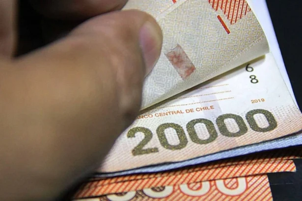 Beneficios estatales para pensionados y trabajadores: fechas y montos antes de Navidad