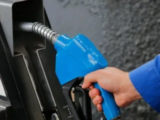 Precio de las bencinas: revisa los valores promedio para este viernes