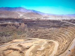 Mineras chilenas lideran en innovación, trabajo y sostenibilidad según Ranking 2025 Cadem