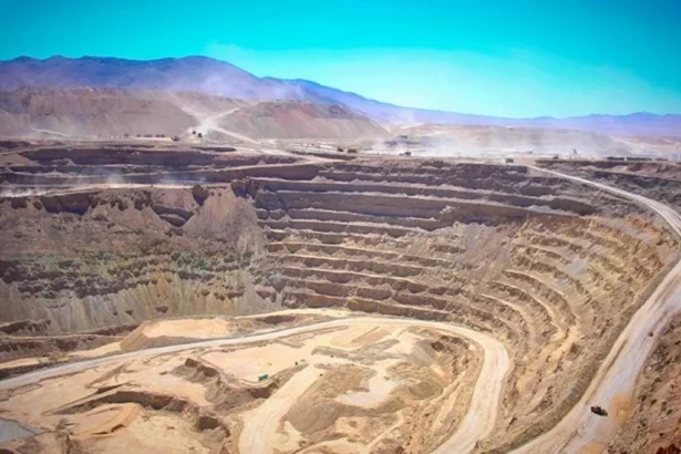 Mineras chilenas lideran en innovación, trabajo y sostenibilidad según Ranking 2025 Cadem