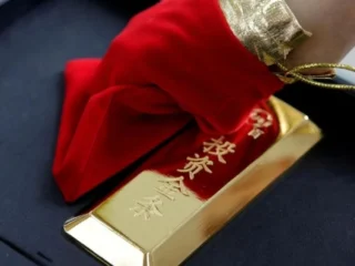 Altos precios y cambios fiscales frenan la demanda de oro en Asia