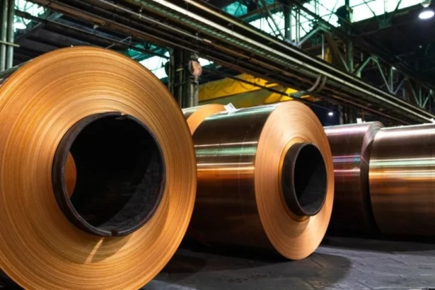 Cobre cae 2,4% en Londres: impacto de la Fed y Codelco