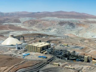 Anglo Teck frente al espejo: caída productiva en Collahuasi y leve repunte financiero en Quebrada Blanca marca el avance de la fusión