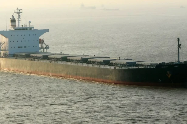 Exportaciones de petróleo ruso caen drásticamente tras nuevas sanciones estadounidenses