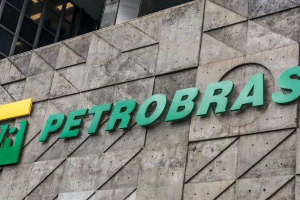 Petrobras enfrenta millonarios costos tras fracaso en desinversión de campos petroleros