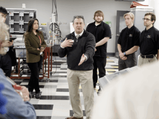 Empresas impulsan formación práctica para enfrentar déficit de jóvenes profesionales tecnológicos Empresas impulsan formación práctica para enfrentar déficit de jóvenes profesionales tecnológicos