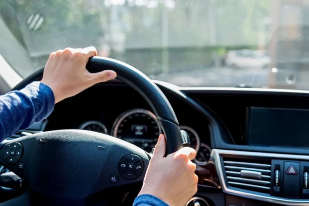 Aprueban proyecto que agrega requisito para obtener o renovar la licencia de conducir