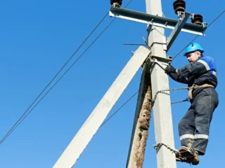 Nueve comunas tendrán cortes de luz en la Región Metropolitana este viernes 28 de noviembre