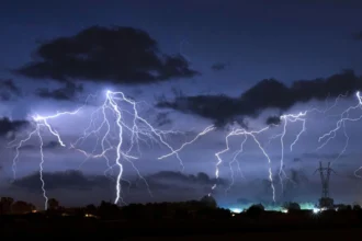 Aviso por tormentas eléctricas: qué regiones de Chile tendrán truenos y relámpagos desde hoy, según el tiempo