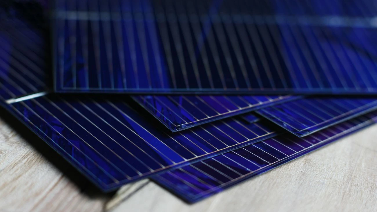 Investigadores chinos explican el secreto de cómo diseñaron la célula solar de silicio más eficiente del mundo, con un 27.81% de eficiencia certificada
