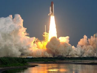 Plataforma de lanzamiento en Rusia resulta dañada durante despegue de cohete hacia la estación espacial, según la agencia