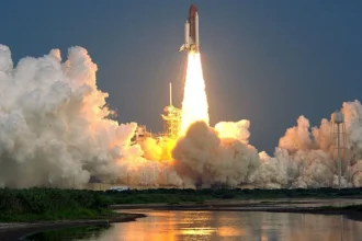 Plataforma de lanzamiento en Rusia resulta dañada durante despegue de cohete hacia la estación espacial, según la agencia