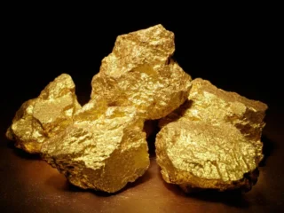 Hallazgo del siglo | Desentierran lingotes de oro a más de mil metros bajo tierra y pertenece a un solo país