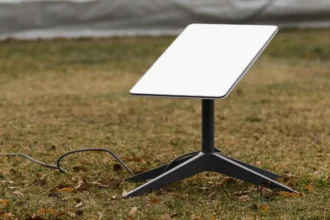 La apuesta ambiciosa de Elon Musk para que Starlink, su internet satelital, compita con la fibra óptica