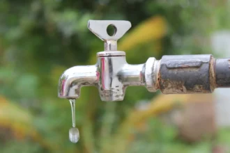 Arsénico en el agua: cuáles son las diferencias clave entre el suministro de red y pozo