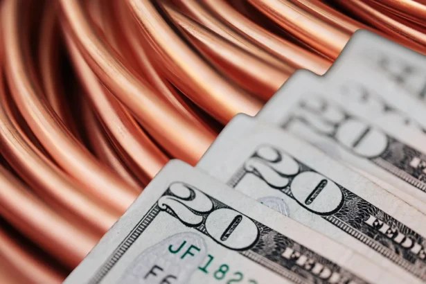 Dólar abre presionado a la baja y el cobre se fortalece por señales desde Codelco en Chile