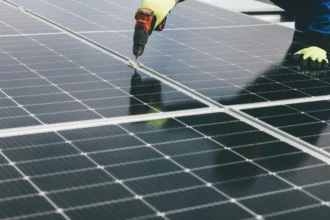 Energía solar en balcones: minicentrales eléctricas en auge