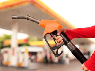 Importante alza en uno de los combustibles: Revisa si sube o baja el precio de la bencina este jueves 27 de noviembre