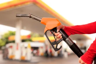 Importante alza en uno de los combustibles: Revisa si sube o baja el precio de la bencina este jueves 27 de noviembre