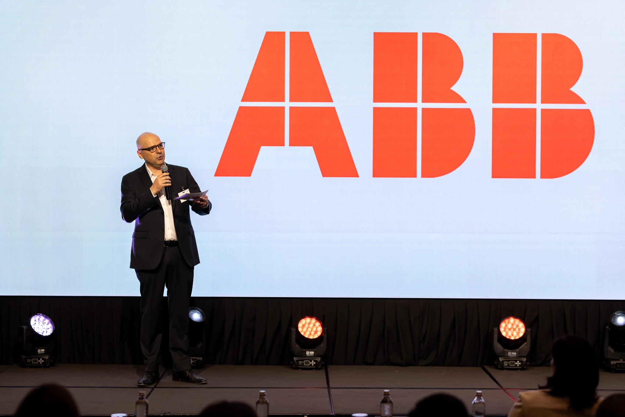 ABB en Chile reúne a la industria para debatir sobre los desafíos de la red en un contexto de transición energética