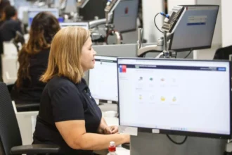 Sueldos superan los $2,3 millones: Conoce las ofertas laborales disponibles en el Ministerio de Economía y cómo postular a ellas