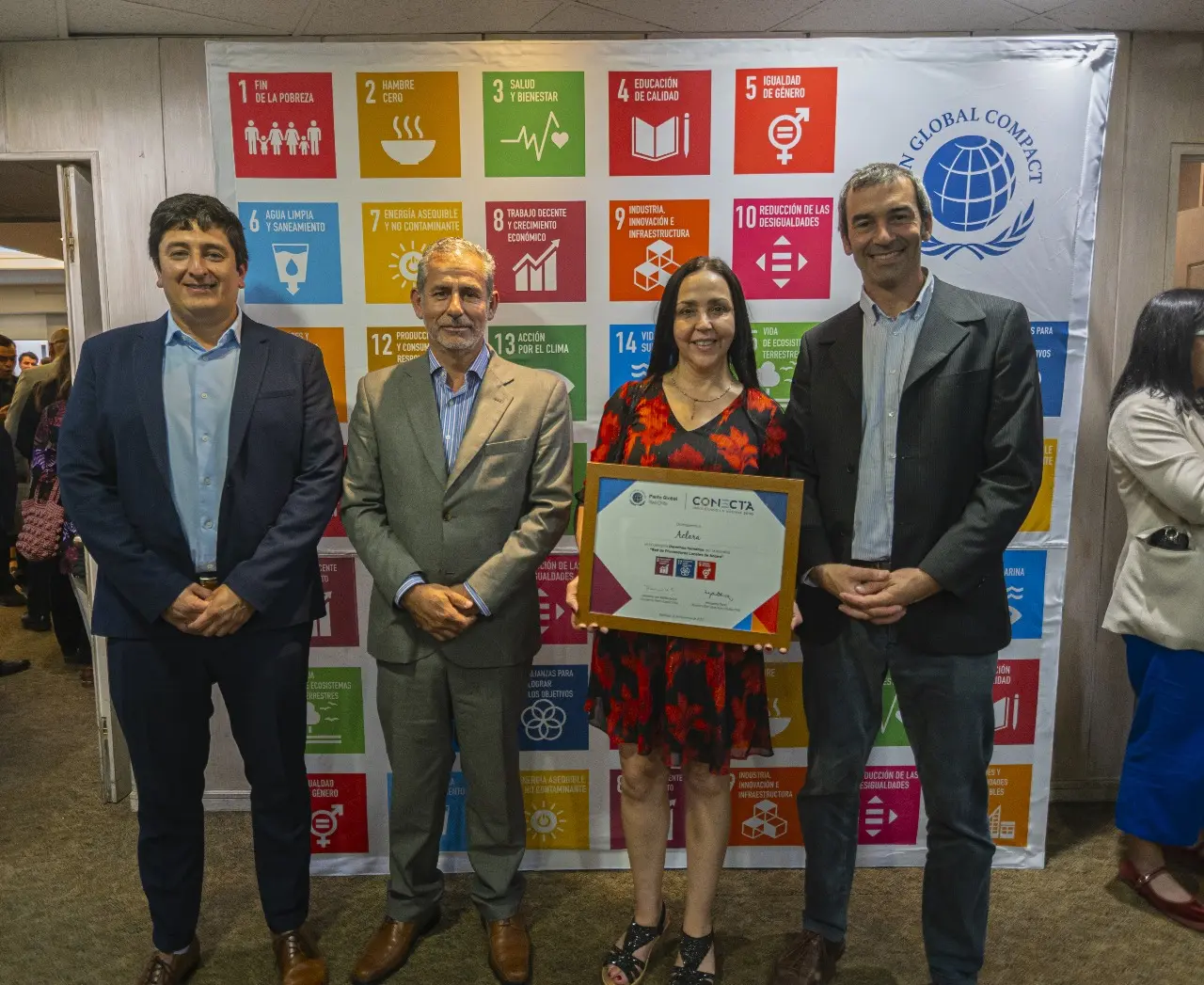 Pacto Global Chile de la ONU distingue a Aclara por su aporte al empleo y proveedores locales Pacto Global Chile de la ONU distingue a Aclara por su aporte al empleo y proveedores locales