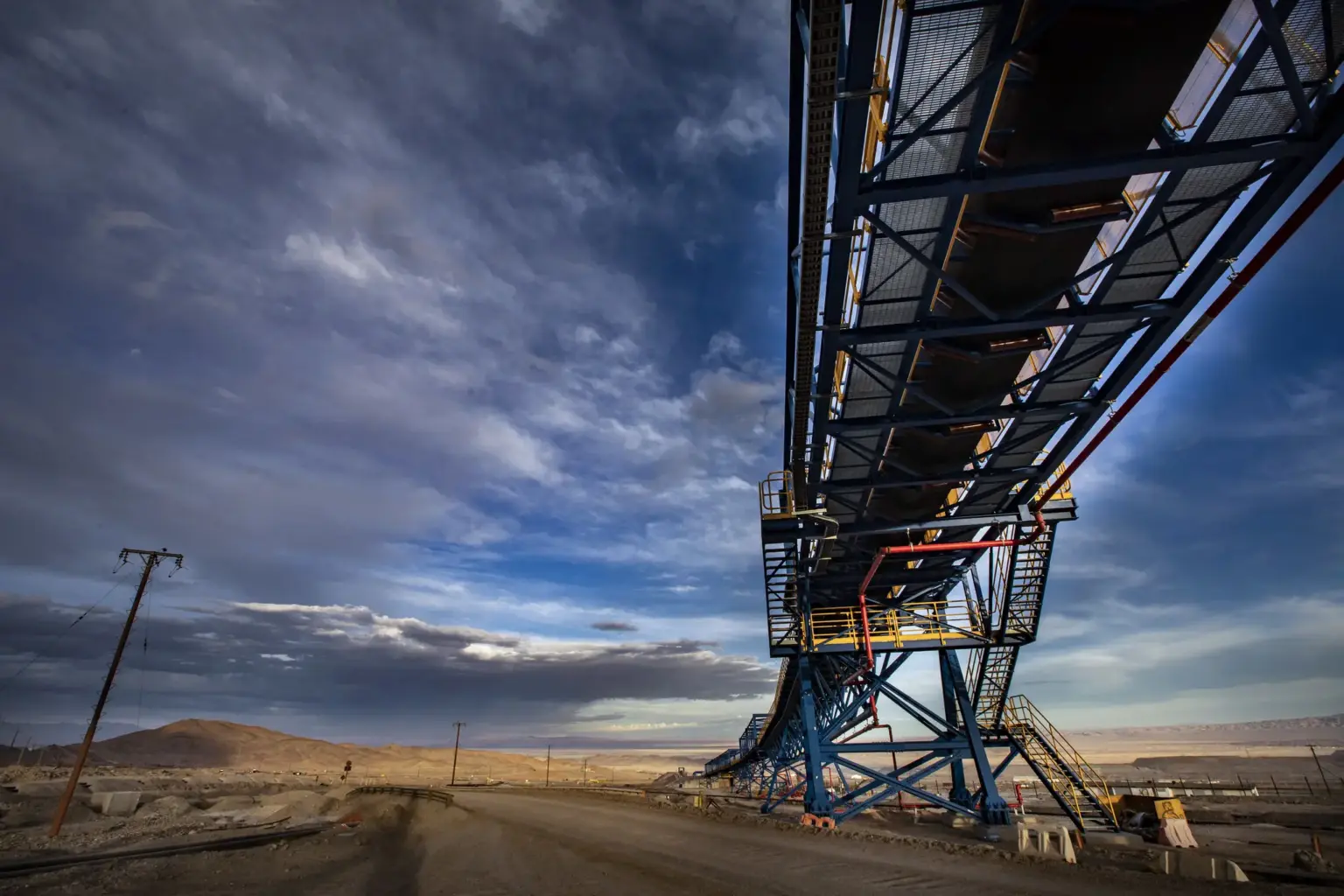 Sueldos desde $2.200.000: nuevas vacantes para Soldadores, Mecánicos y Operadores CAEX en faenas del norte