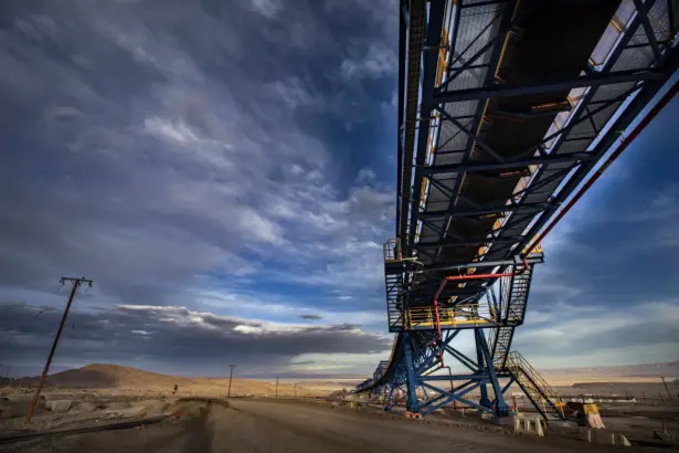 Sueldos desde $2.200.000: nuevas vacantes para Soldadores, Mecánicos y Operadores CAEX en faenas del norte