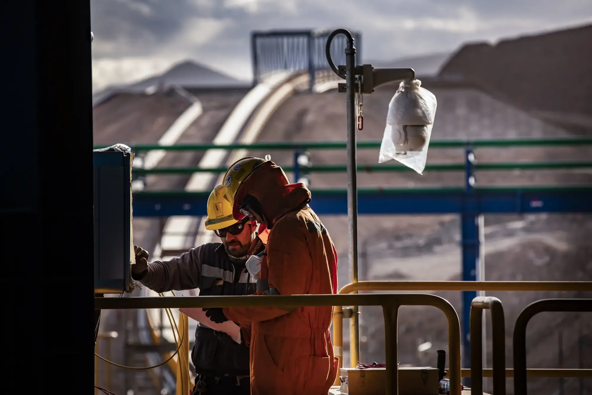 Sueldos desde $2.200.000: nuevas vacantes para Soldadores, Mecánicos y Operadores CAEX en faenas del norte