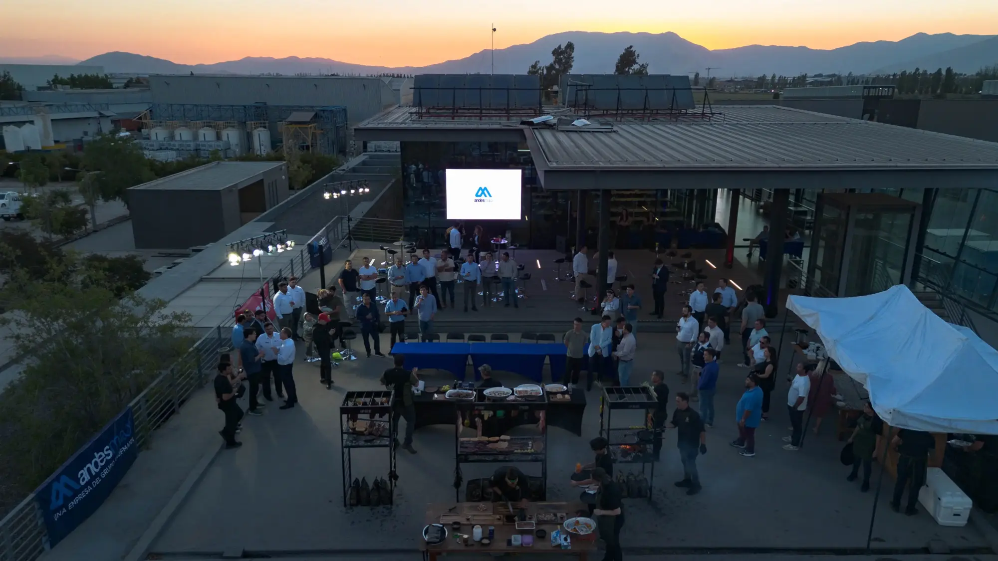 Andes Maq celebra el éxito de su "BBQ Academy" en Santiago con el lanzamiento de su nueva Garantía Extendida