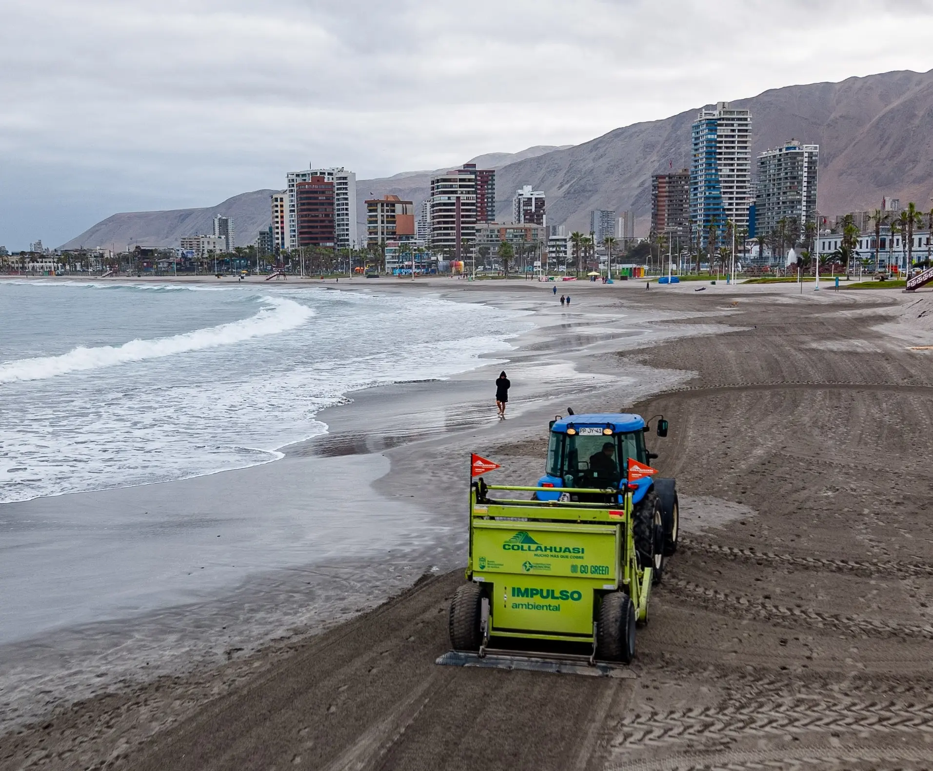 Continúa trabajo conjunto para potenciar el borde costero urbano de Iquique este verano 2026