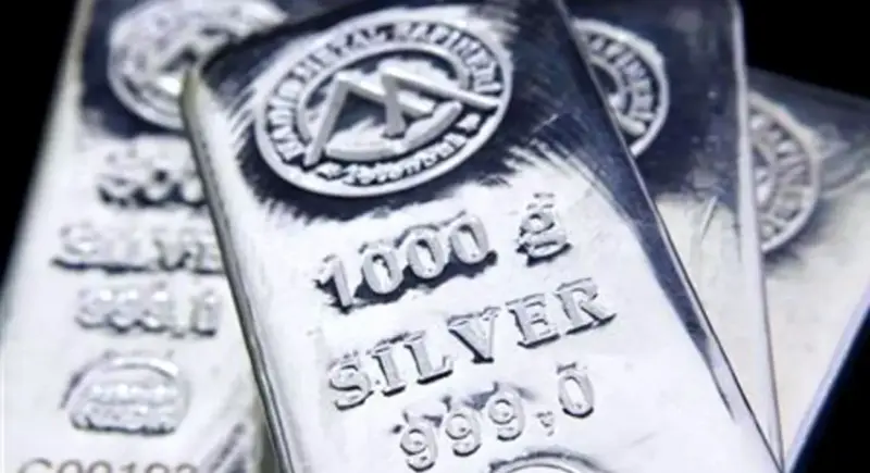 La plata irrumpe con fuerza en los mercados y desafía el protagonismo histórico del oro