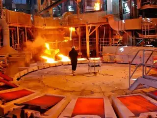 Producción cuprífera muestra contrastes: Codelco cae 14% en octubre mientras Escondida sube casi 12%