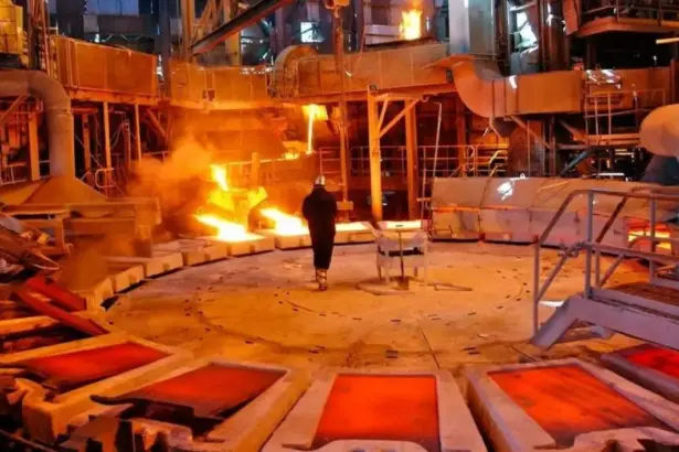 Producción cuprífera muestra contrastes: Codelco cae 14% en octubre mientras Escondida sube casi 12%