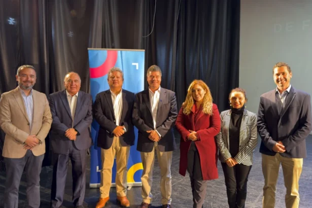 107 estudiantes de Casablanca completaron formación técnica para la industria minera tras una tercera versión del “Programa de Formación Temprana FLS”