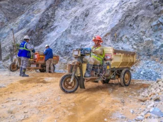 Perú: Pan American Silver impulsa la formalización de mineros artesanales en Perú para frenar el avance del oro ilegal