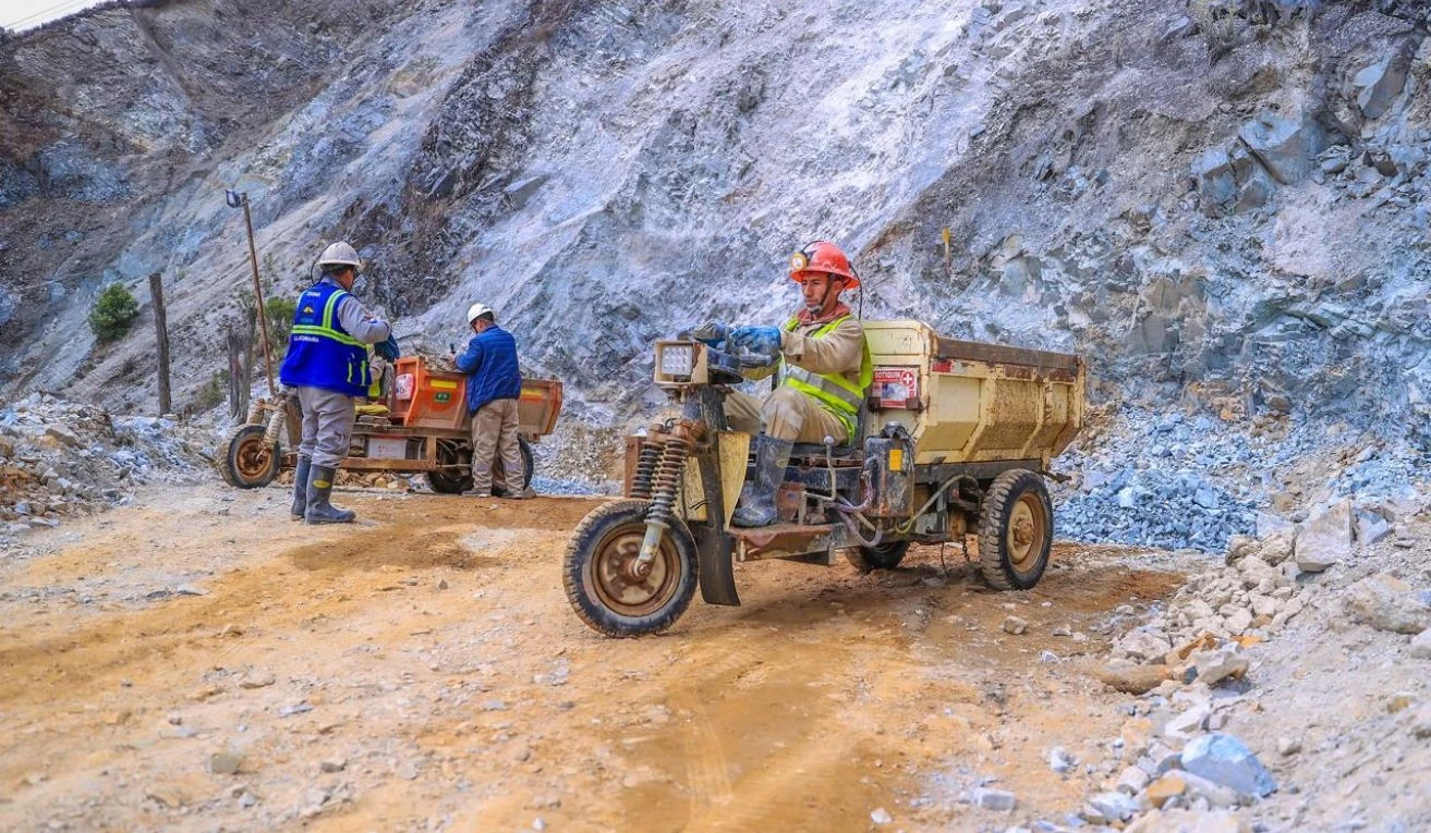 Perú: Pan American Silver impulsa la formalización de mineros artesanales en Perú para frenar el avance del oro ilegal
