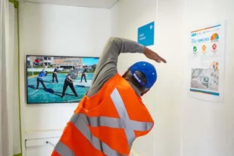 Mina Gabriela Mistral consolida sistema de monitoreo de fatiga y somnolencia para conductores de transporte de personal y operadores de equipos