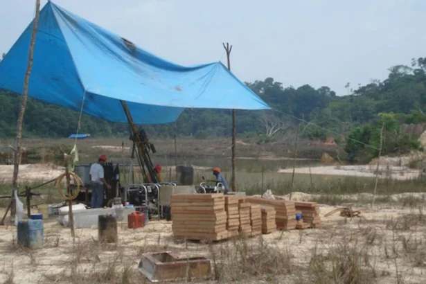Perforación de oro Cabral Nueva Estructura Mineralizada que Conecta Depósitos Centrales de Oro de PDM y Central, Distrito Aurifero de Cuiú Cuiú, Brasil