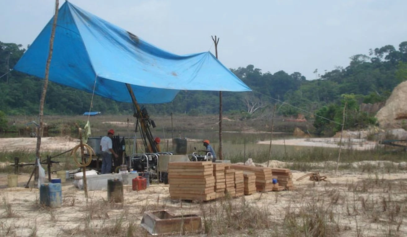 Perforación de oro Cabral Nueva Estructura Mineralizada que Conecta Depósitos Centrales de Oro de PDM y Central, Distrito Aurifero de Cuiú Cuiú, Brasil