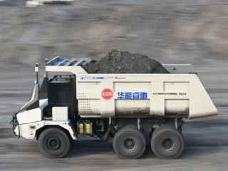 China ensaya flota minera autónoma 5G en la que sería la faena más alta del planeta