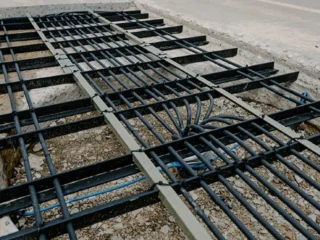 EE.UU. prueba la primera autopista capaz de cargar camiones eléctricos mientras avanzan