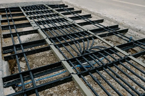 EE.UU. prueba la primera autopista capaz de cargar camiones eléctricos mientras avanzan