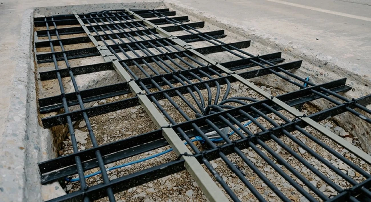 EE.UU. prueba la primera autopista capaz de cargar camiones eléctricos mientras avanzan