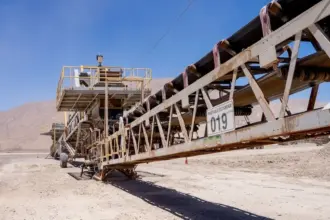 Lomas Bayas acelera su modernización tecnológica con renovación de PLC en correas portables